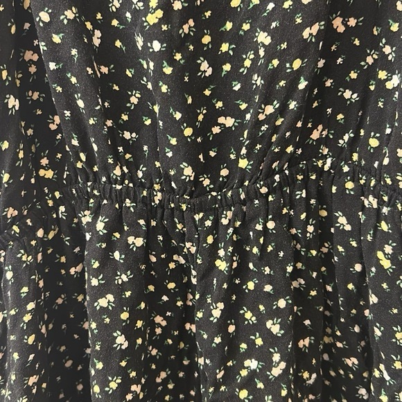 Divided Romper black floral size small with pockets and gathered waist - Picture 6 of 6